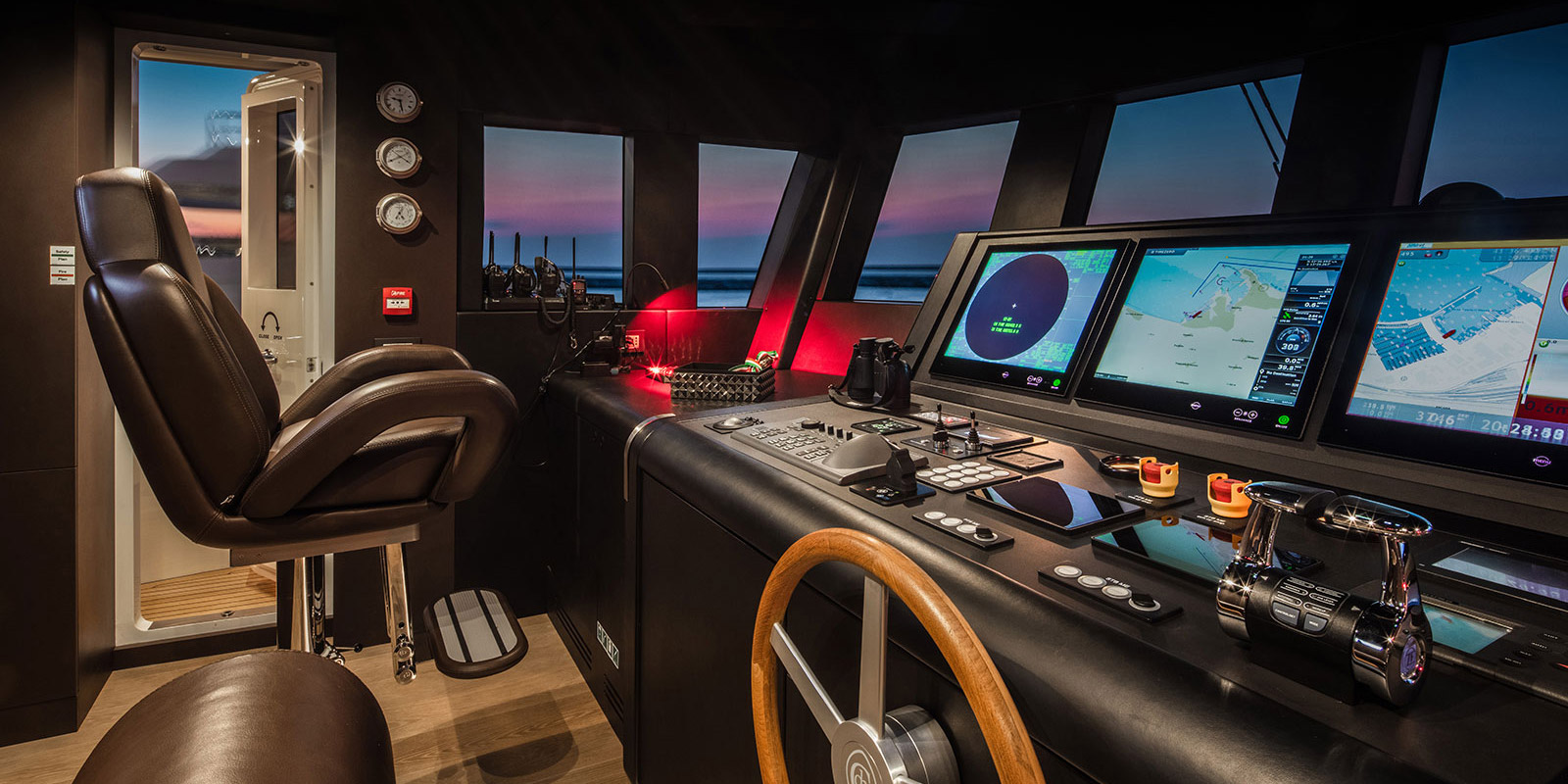 Interior, Darwin Class 102' / Archipelago