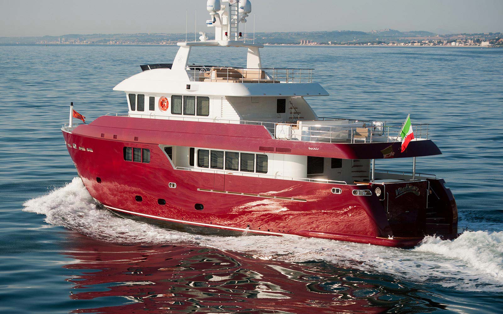 Cruising, M/Y Vitadimare