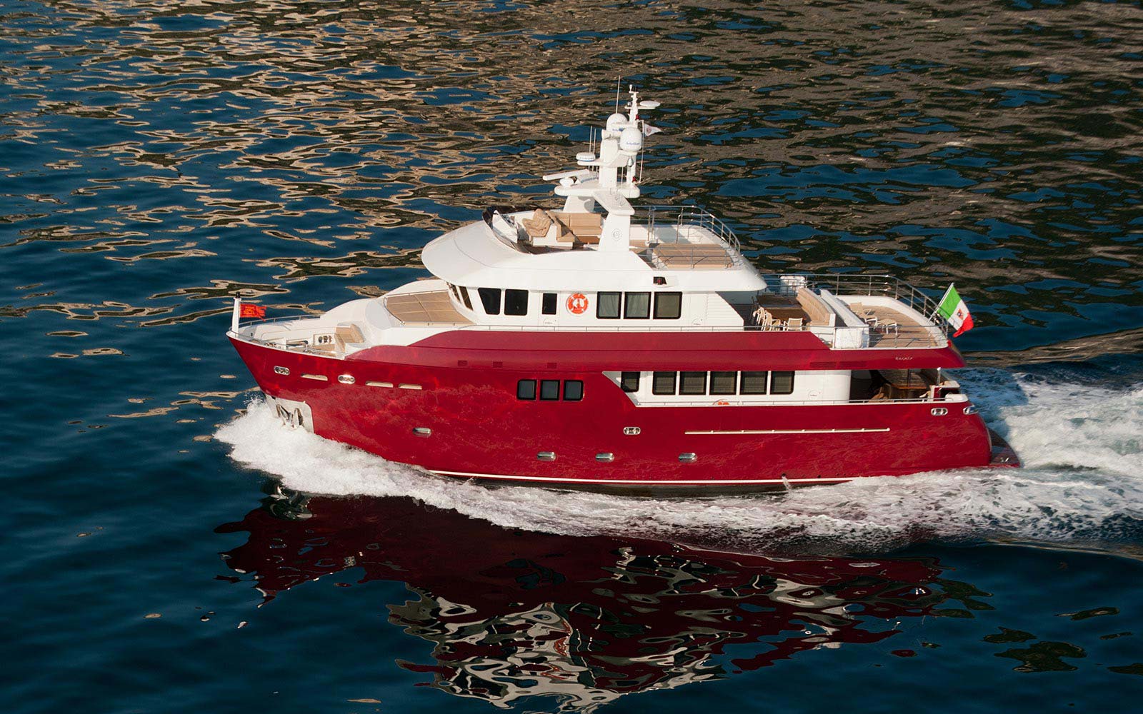 Cruising, M/Y Vitadimare