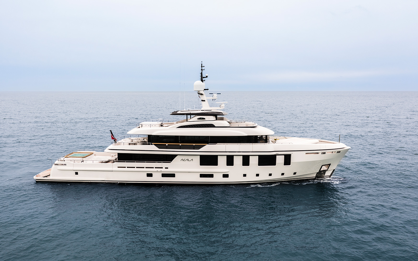 Exterior, M/Y Acala