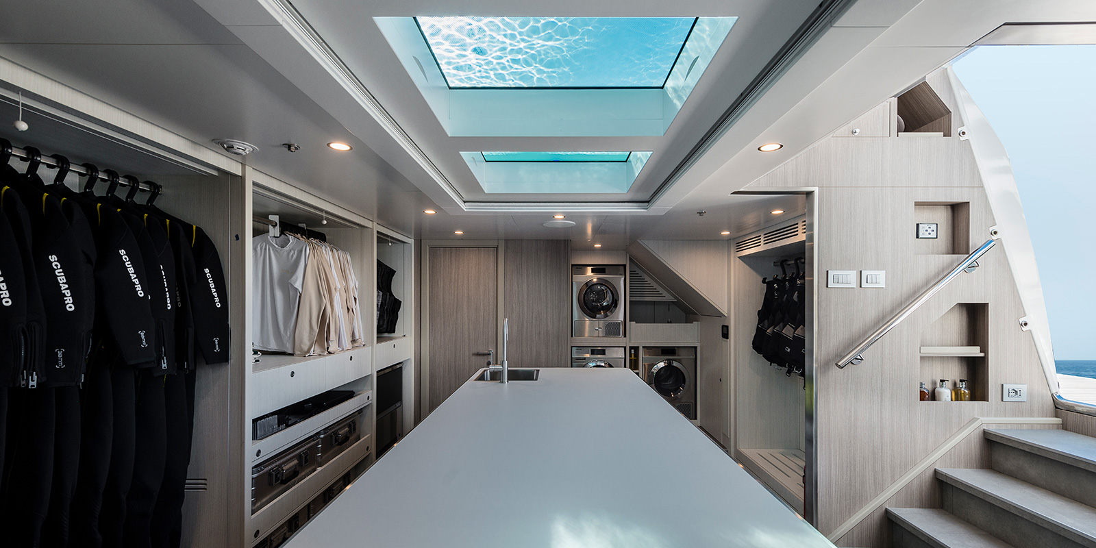 Interior, Deep Blue 141' / Acala