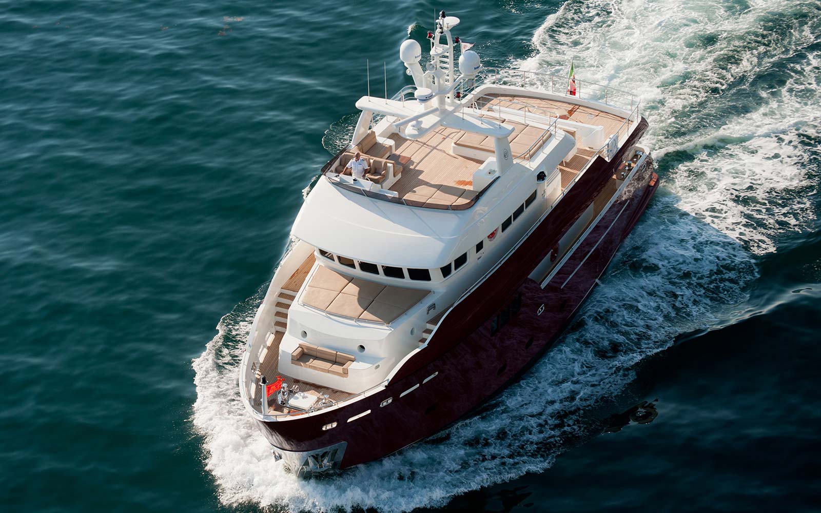 Cruising, M/Y Vitadimare