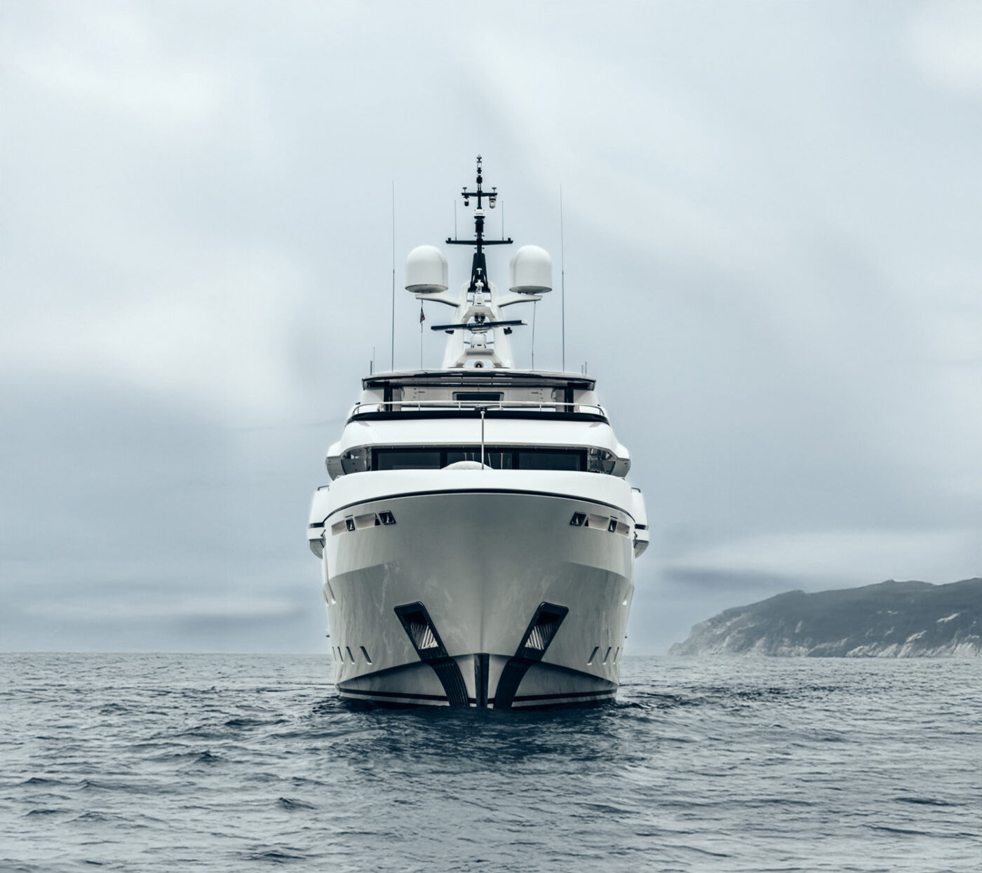 Acala is a unique yacht under many aspects: she takes advantage of CdM’s experience and its approach to explorer yachts building and benefits from the profound experience of her Owner