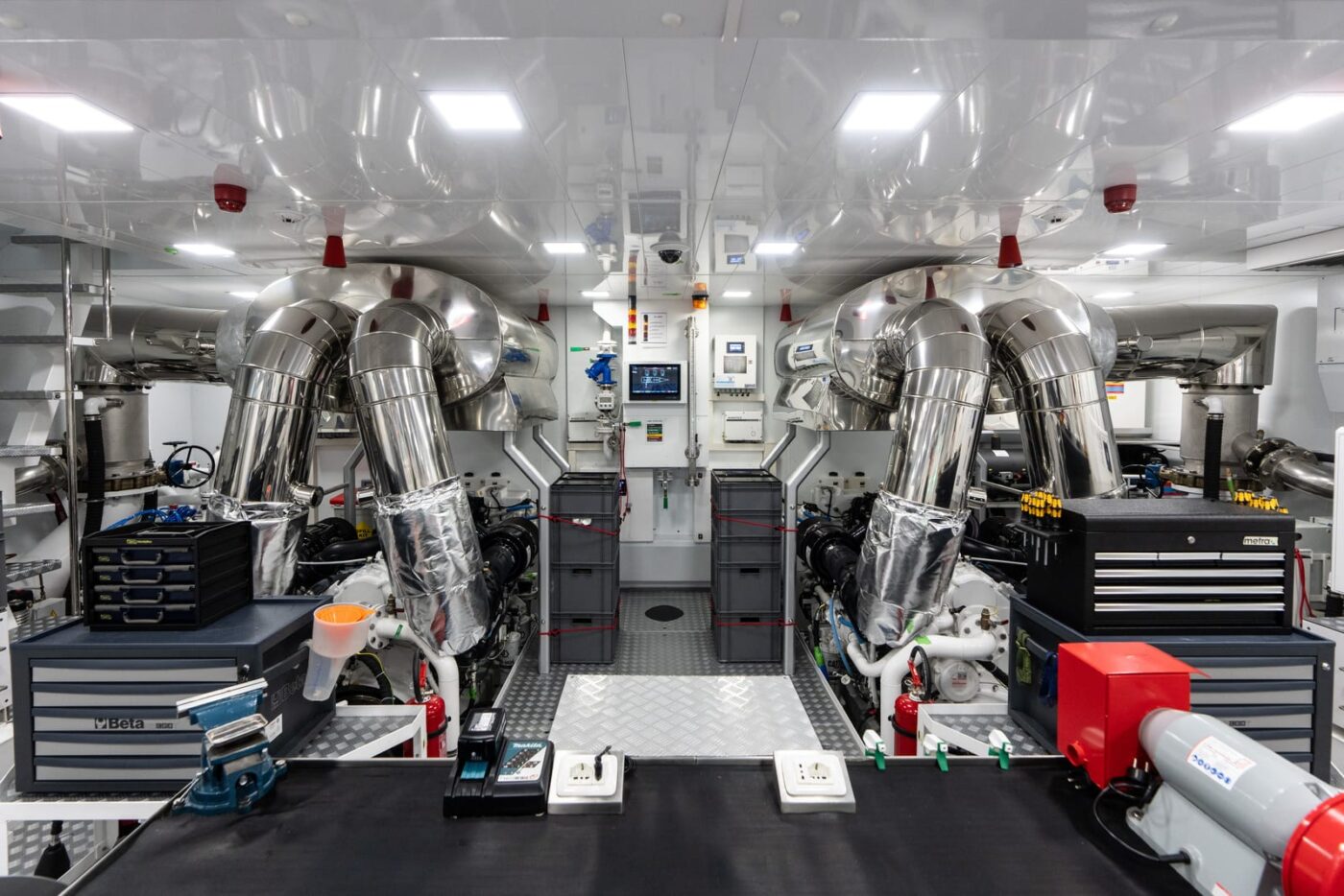 Our spacious engine rooms exemplify our dedication to technical excellence. They are carefully designed to provide generous room for all machineries, main and ancillaries, facilitate routine maintenance, and offer unhindered access to all ship systems, while ensuring strict compliance with safety regulations and effective mitigation of noise and vibration. Extending longitudinally below the engine room, a tunnel hosts easily reachable piping and electrical cabling, while also granting convenient access to the hatches of the fuel, grey water tanks, and stabilizers, thereby ensuring smooth operation and ease of maintenance.
